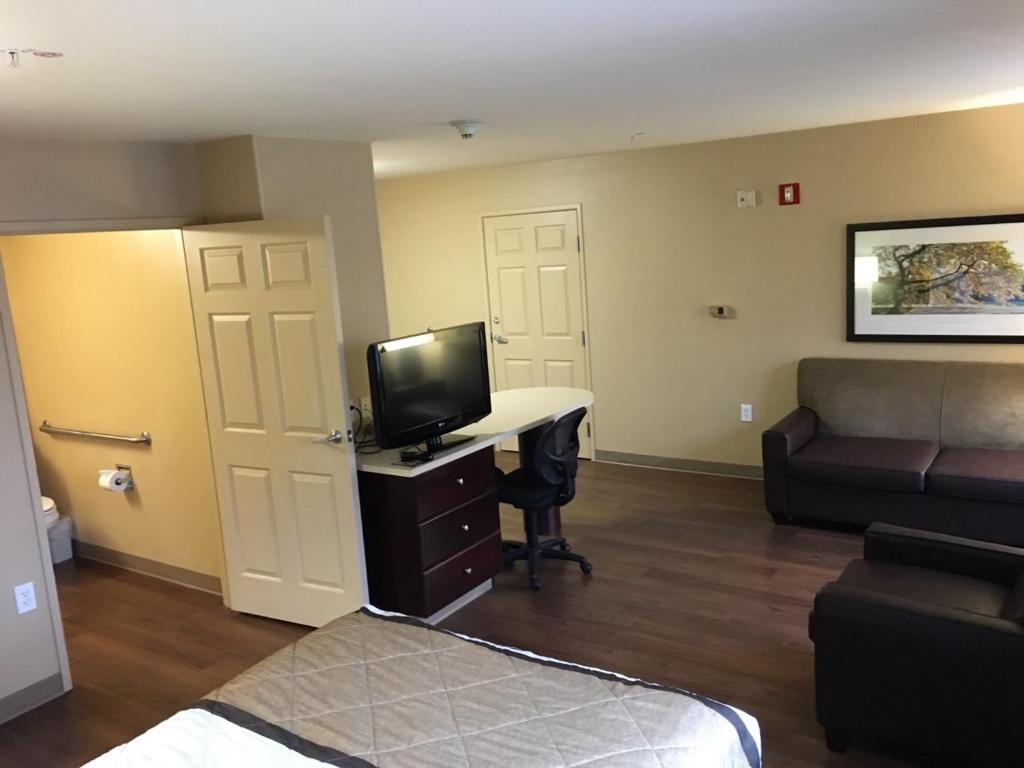 Room image 3